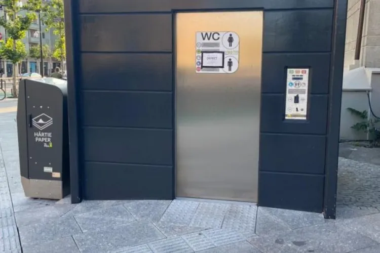 S-a stricat WC -ul smart al Clujului, care a costat mai mult decât casa lui Elon Musk 