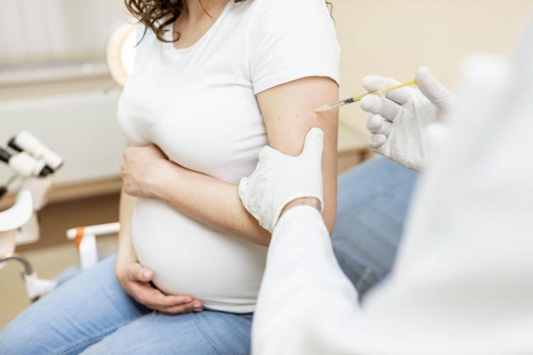 Centrul de Control al Bolilor: Vaccinul anti-Covid-19 este sigur și pentru femeile însărcinate