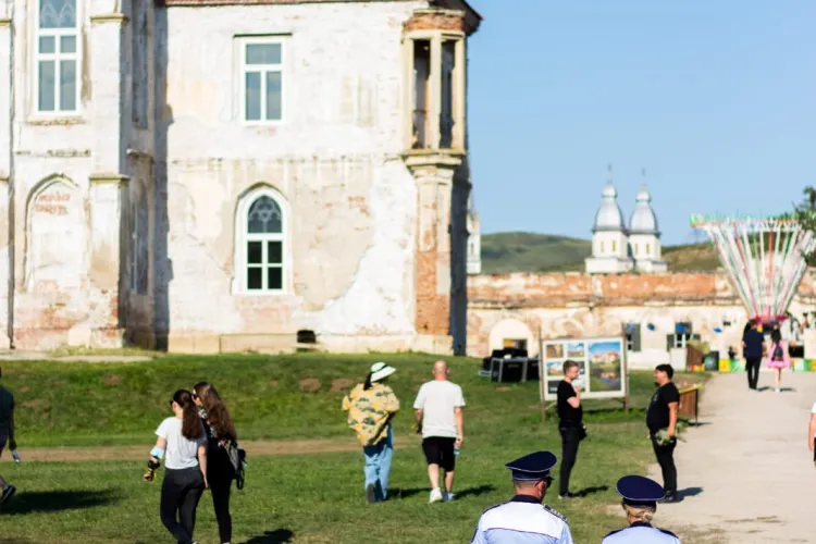 Duminică s-a fumat iarbă din greu la Electric Castle - Bonțida. Au fost trei zile cu zeci de dosare penale