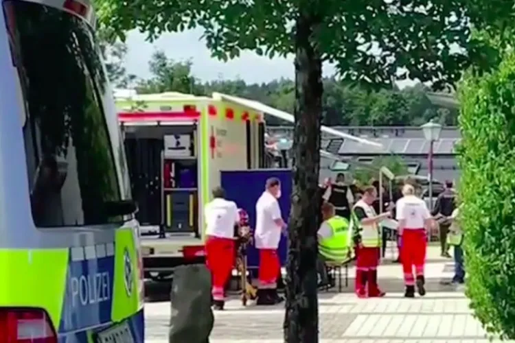 Un clan de rromi a luat cu asalt o secție de poliție din Germania. Unul din ei era reținut acolo, pentru că ar fi violat un copil de 4 ani