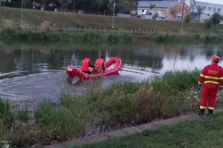 Un bătrân de 81 de ani a devenit EROU după ce și-a dat viața pentru a salva un copil de 6 ani, din râu. Mama și fratele băiatului au murit