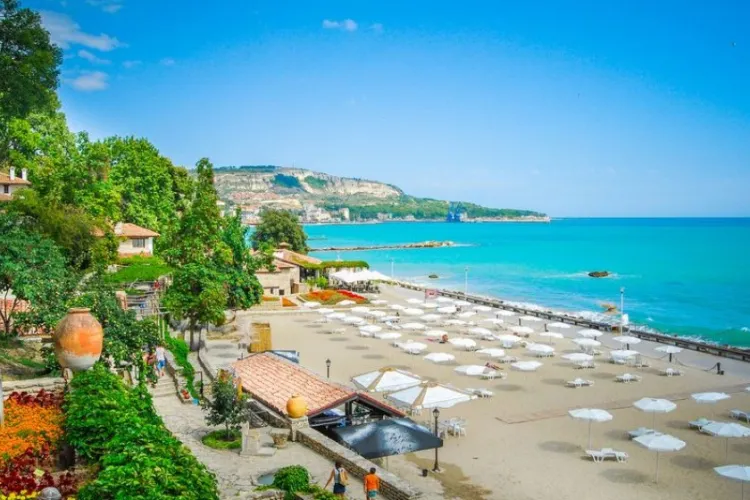  Vânzătorii de pe litoralul bulgăresc se plâng că turiștii - mare parte români și moldoveni - sunt săraci 