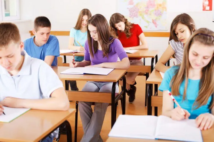 O nouă materie ar putea fi introdusă în şcoli. Părinţii vor fi nemulţumiţi?