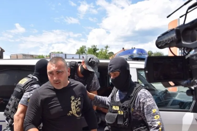 Condamnare BLÂNDĂ pentru cei care i-au spart casa ”Regelui pavajelor” din Alba, patronul firmei Elis Pavaje. Furt ca în filme de 600.000 de lei