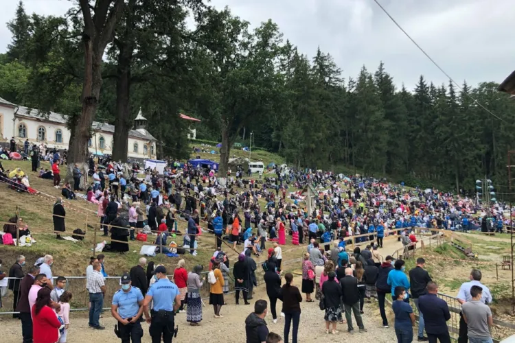 Fără număr maxim de participanți la pelerinajul de la Mănăstirea Nicula. Ce măsuri trebuie să respecte pelerinii?