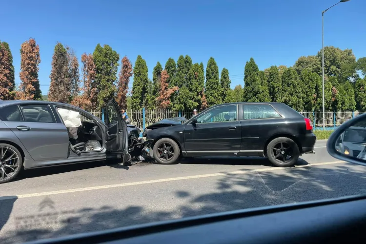 Accident rutier în Florești. Mașinile sunt făcute praf - FOTO