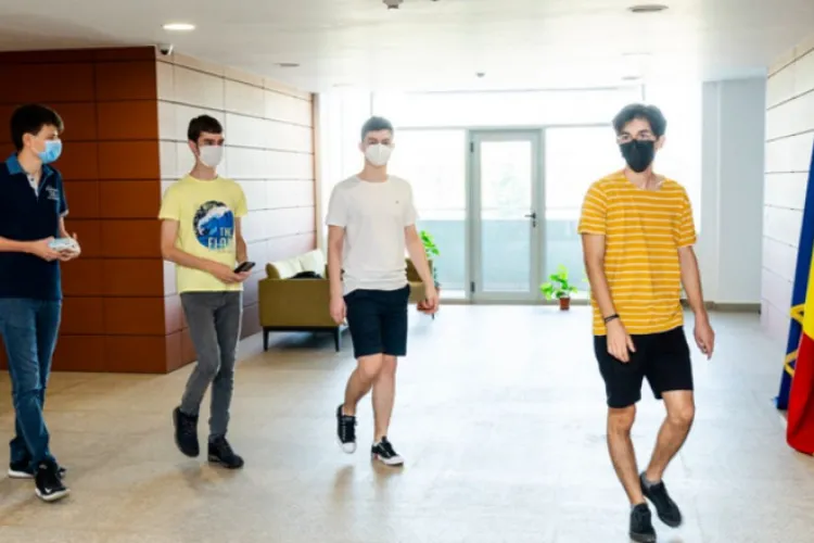 Elevii români, trei medalii de aur și una de argint la Olimpiada Internațională de Chimie