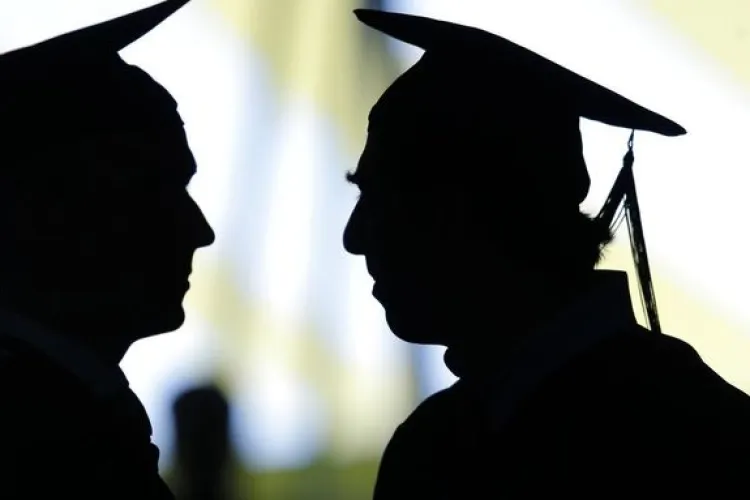 Un tânăr, aflat de la 7 ani într-o casă de copii, a intrat la două facultăți de medicină cu media 9.30