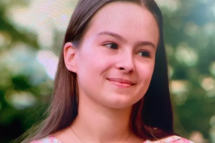 Tânără dintr-o familie cu venituri modeste, admisă cu nota 10 la Medicină. A fost meditată gratuit de doi sufletiști