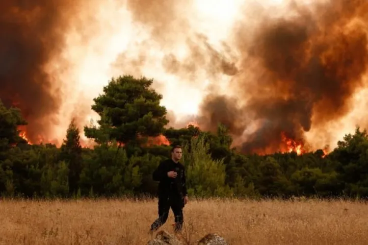 Pompierii români, lăudați și comparați cu extratereștrii după prima intervenție într-una dintre cele mai afectate zone din Grecia