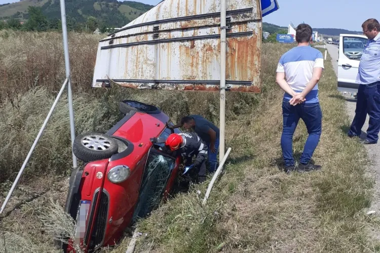 Cluj: O femeie a ajuns la spital după ce s-a RĂSTURNAT cu mașina - FOTO