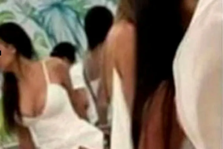 O fată SUPERBĂ s-a ușurat în chiuveta băii clubului de fițe LOFT MAMAIA - FOTO