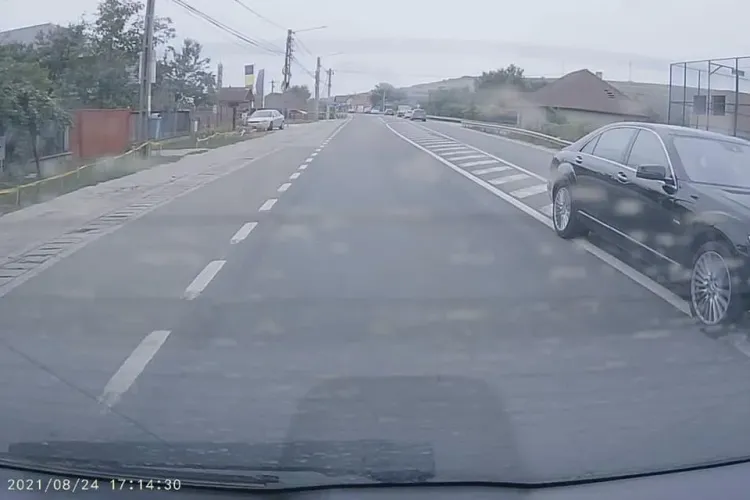 Depășire inconștientă la Bonțida! Așa se produc accidentele - FOTO