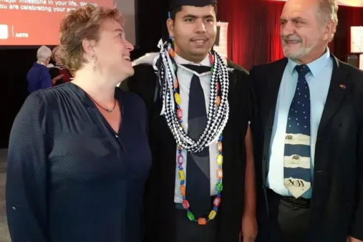 Băiat abandonat la Cluj și adoptat in Germania. Nimeni nu i-a dat multe șanse, dar acum e un tânăr de ispravă