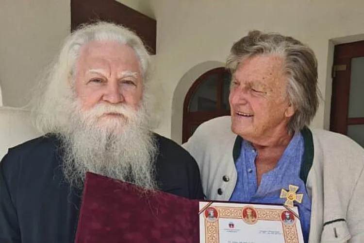 Florin Piersic a primit Ordinul „Mușatinii” al Arhiepiscopiei Sucevei și Rădăuților din partea Înaltpreasfințitului Părinte Calinic