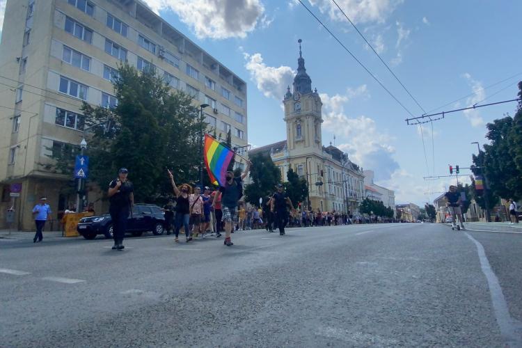 Marșul gay de la Cluj a durat o oră. S-a strigat în fața Primăriei: Vrem drepturi egale! - VIDEO