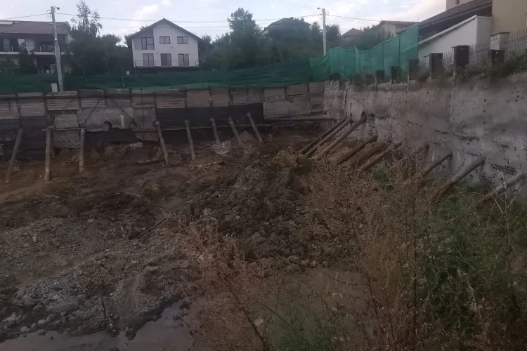 Boc este îngrijorat și urmărește de la început haosul creat de un constructor pe strada Victor Papilian - VIDEO