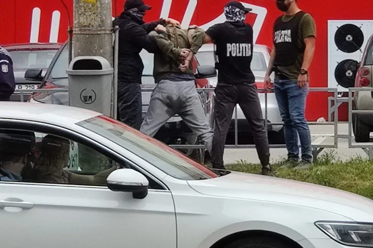 Cluj: Bărbat reținut de mascați la Profi în Grigorescu. Detaliul rușinos al arestării - FOTO