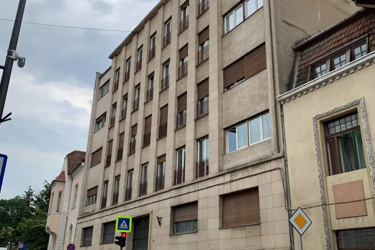 Istoria blocului de pe Republicii 12, imobile care azi nu se mai fac! Este primul bloc al Clujului, cu parcare subterană - FOTO