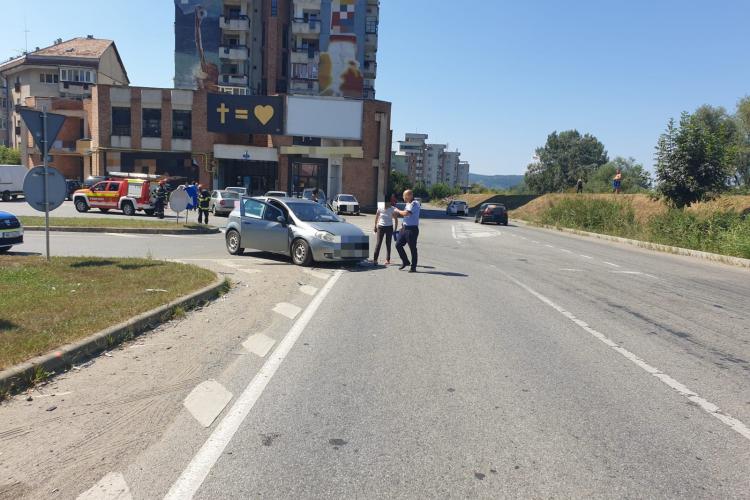 Accident rutier în Dej. Un bărbat a fost transportat la spital - FOTO