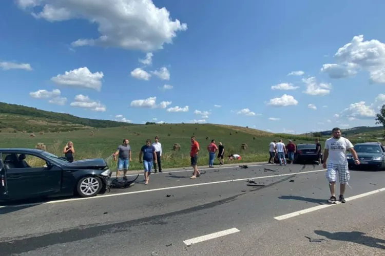 Accident în Rădaia, comuna Baciu, lângă pensiunea Bonanza. Doi șoferi și-au făcut praf mașinile - FOTO