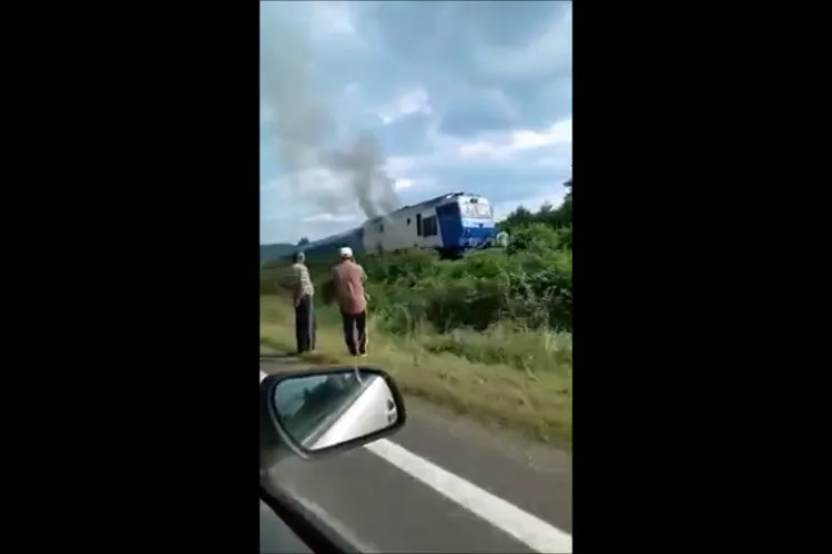 O locomotivă ”muzeu” a luat foc în stația din Valea Drăganului - VIDEO