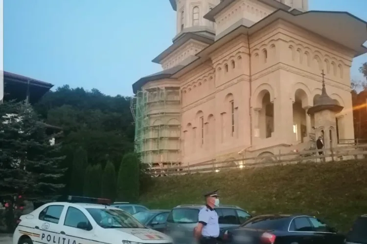 260 de polițiști prezenți la pelerinajul de la Mănăstirea Nicula. Ce măsuri trebuie să respecte pelerinii?