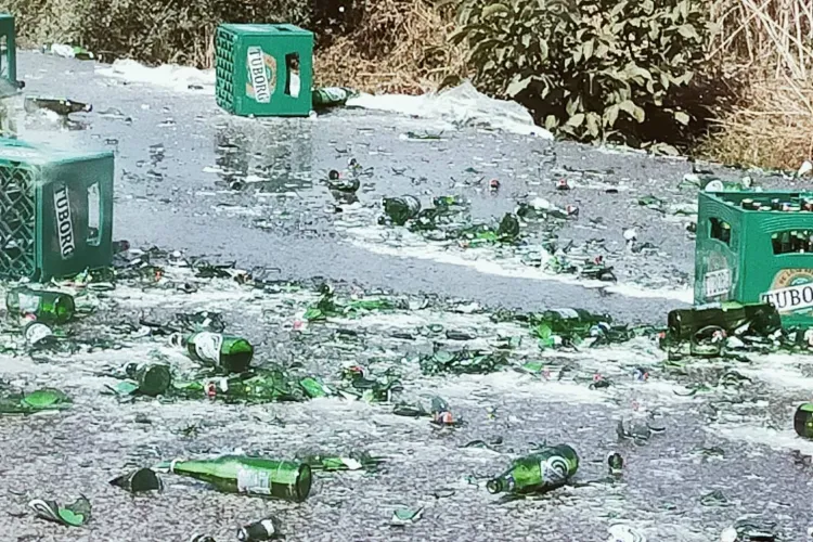 Lăzi de bere făcute PRAF pe strada Cantonului: ”Imagini cu puternic caracter emoțional” - FOTO