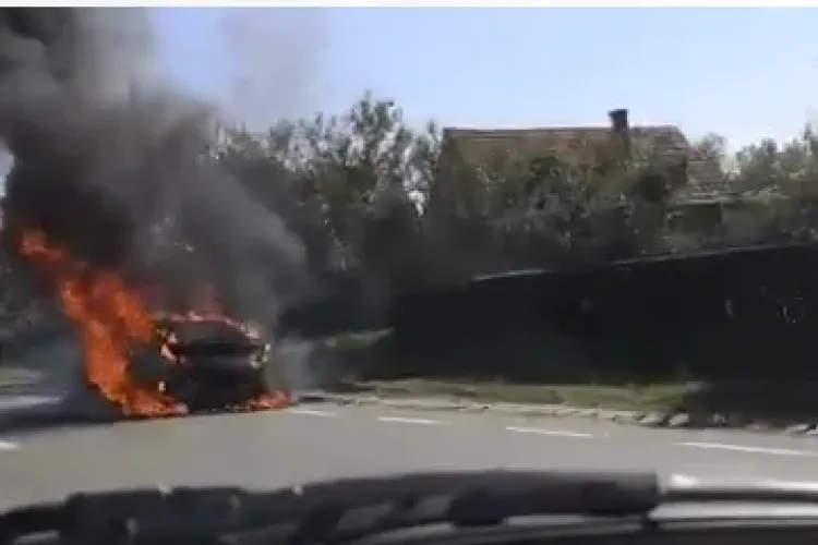Cluj: O mașină a luat FOC în Topa Mică - VIDEO