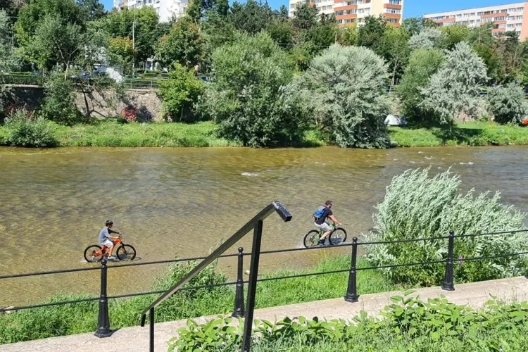 Cluj: Someș pedalabil! În așteptarea Someșului navigabil, clujenii fac ce pot - FOTO