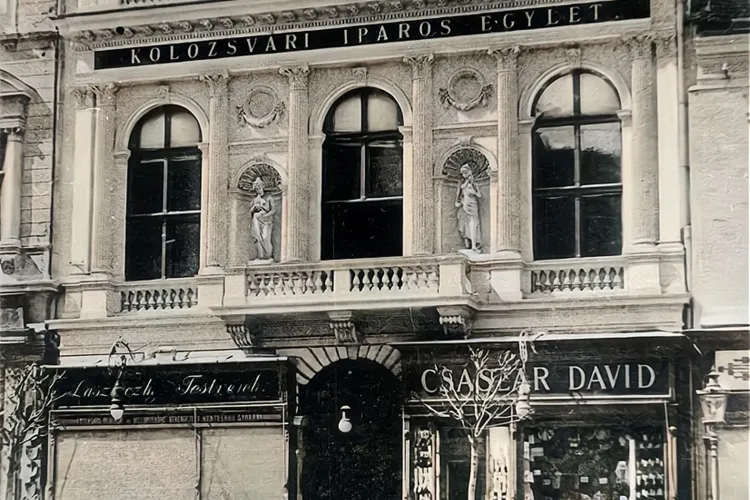 Superba clădire în care acum funcționează Casa Municipala de Cultura. S-a ales praful de ea - FOTO