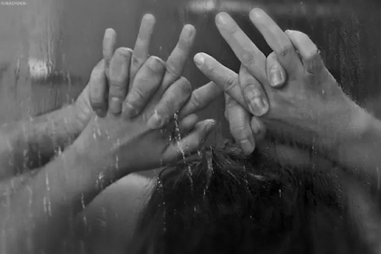 Femeie violată într-un hotel de 3 stele din Cluj, la duș. Ușa era deschisă și tânărul a intrat peste ea