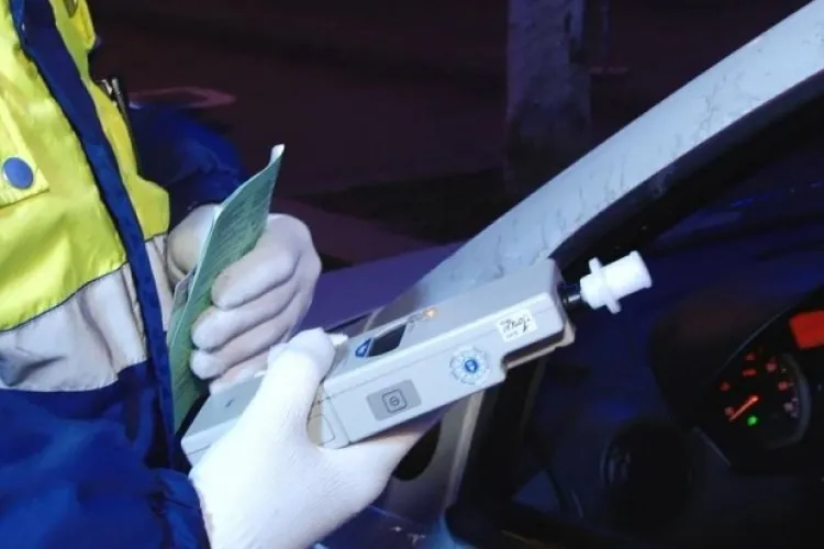 Tânăr prins băut la volan în mod repetat, arestat de polițiștii din Cluj