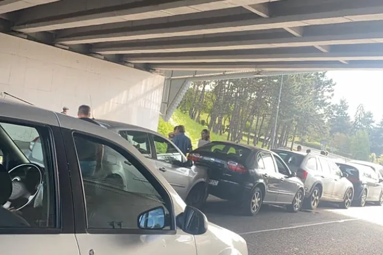 Accident în lanț, sub Podul N, spre Florești. 8 mașini s-au lovit - FOTO