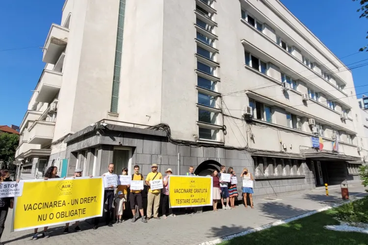 AUR Cluj politizează campania de vaccinare și cere ca medicii să nu fie obligați să se vaccineze   