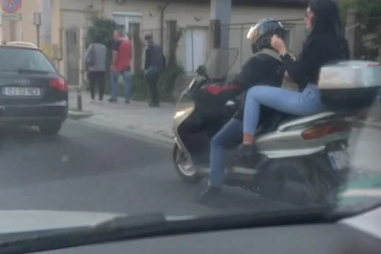”Pisi” la Cluj, fără cască pe scuter. Era preocupată de coafură, nu de siguranță - FOTO