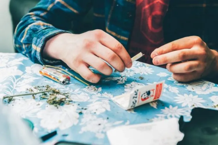  14 persoane cu droguri, depistate de jandarmi şi poliţişti în prima zi a Festivalului UNTOLD 