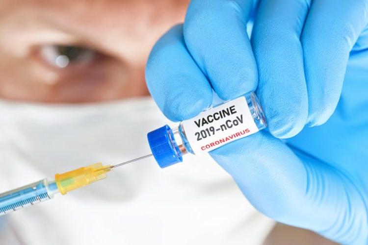 România începe să facă a treia doză de vaccin anti COVID, din octombrie