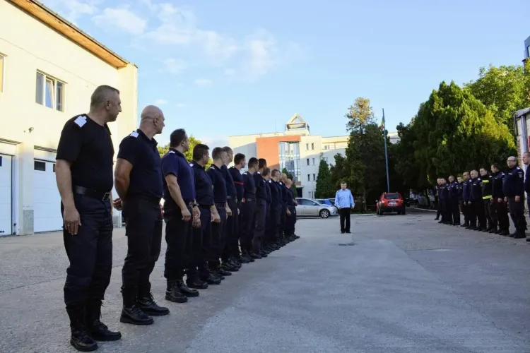 Pompierii clujeni care s-au luptat cu incendiul din Grecia au revenit acasă - FOTO