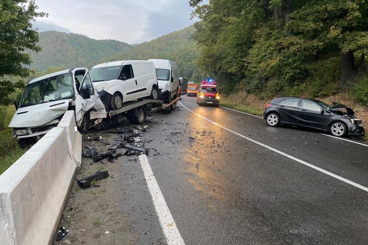 Cluj: 3 persoane au fost rănite în urma unui accident rutier - FOTO