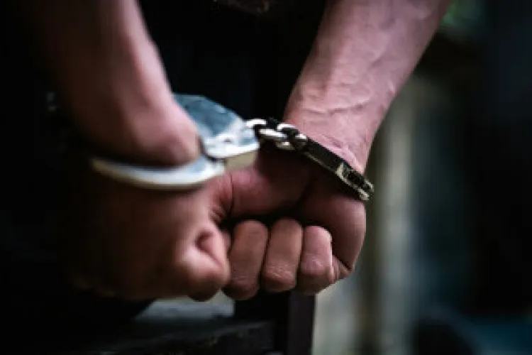 Un clujean împreună cu un alt bărbat au montat jgheaburi la un acoperiș, fără acordul proprietarului, și au cerut 9.000 de lei pentru lucrare