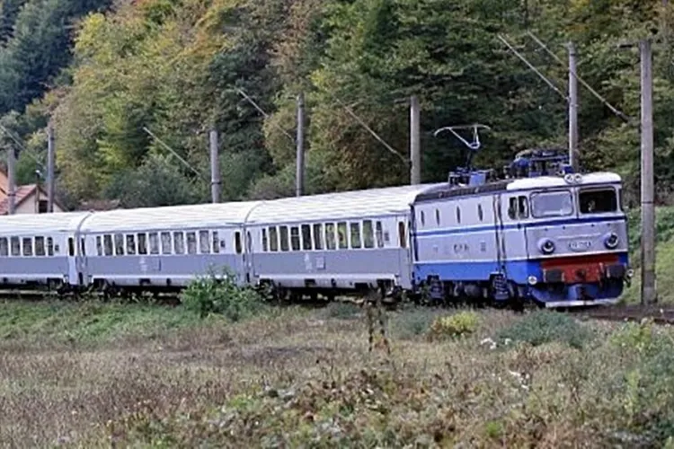 CFR Călători suplimentează cu vagoane trenurile spre Cluj-Napoca în aceste zile, pentru Untold. Cât costă biletele