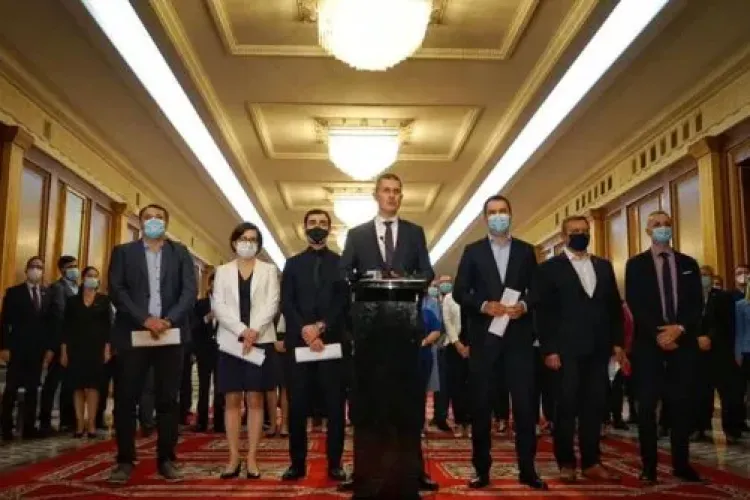  Miniștrii USR PLUS își depun demisiile la Guvern 