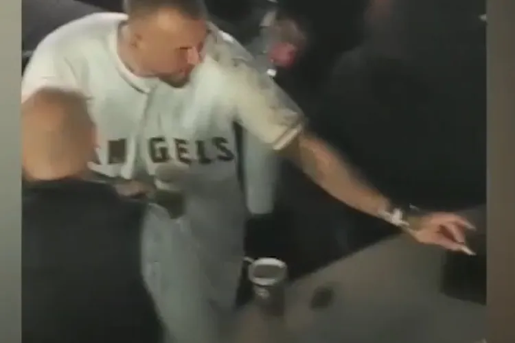 Alibec prins când fuma ca un turc la UNTOLD - FOTO