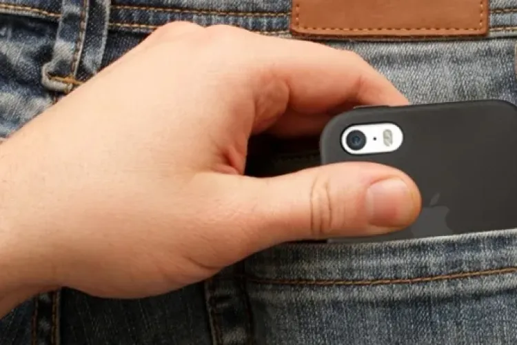 Doi bărbați din Columbia și Galați  au fost prinși de polițiști după ce au furat mai multe telefoane de la UNTOLD