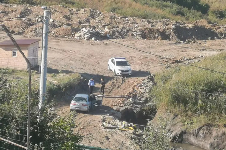 De unde vine acest tupeu la Cluj? Constructorul de pe strada Victor Papilian a blocat accesul executorului și al poliției - FOTO