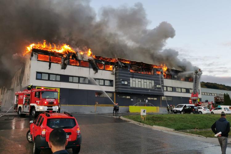 Incendiu puternic în zona Tetarom. ISU Cluj: Incendiul din parcul Tetarom 1 a fost stins. Nu sunt victime - VIDEO