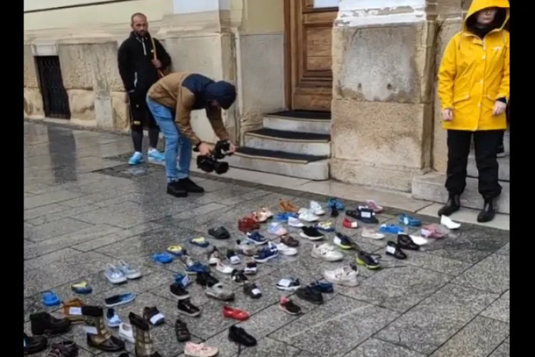 Fetiță de 3 ani chemată în instanță de Primăria Cluj-Napoca. Vecinii și apropiații au protestat la sediul municipalității - VIDEO