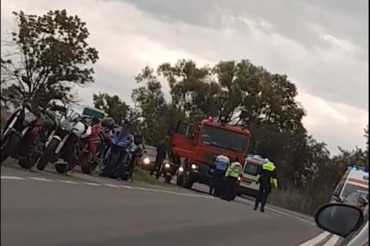 Motociclist lovit de o mașină la Topa Mică! Era o coloană de bikeri - FOTO