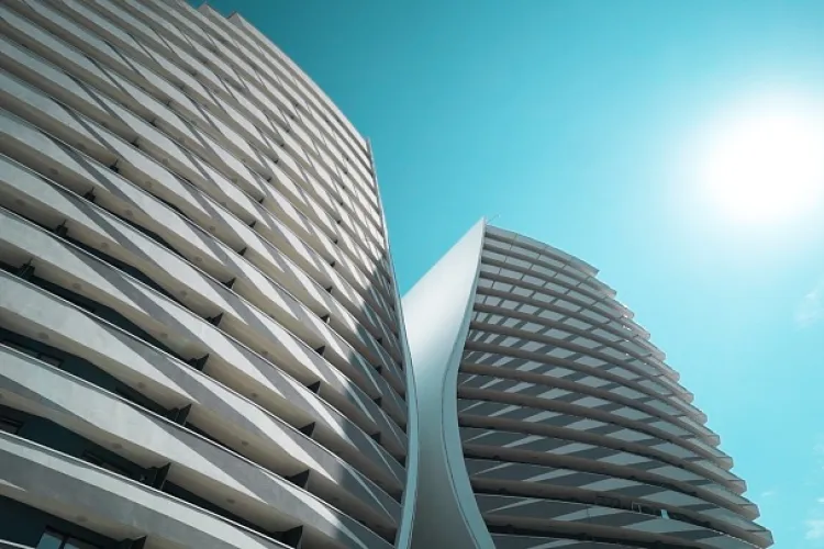 Se apropie lansarea SUPER blocului ”Wings”! Are grădină urbană cu flori și legume, pivnițe urbane și stație de compost - FOTO